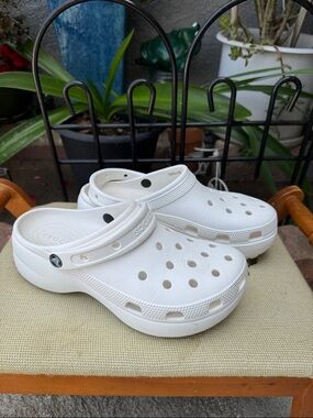 CROCS White Classic Clogs with Heel Strap